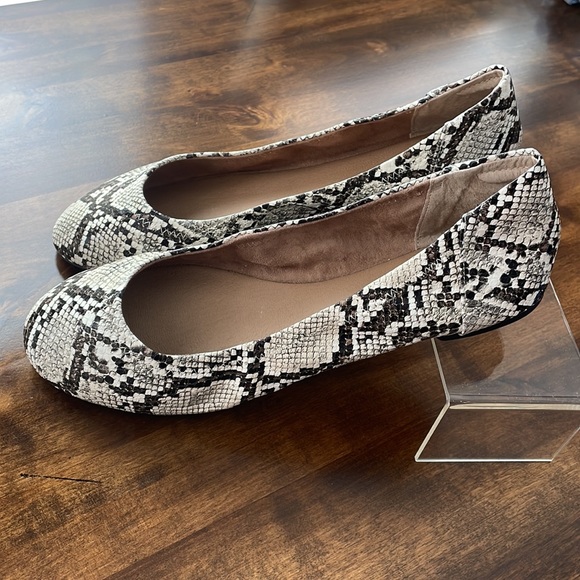 Amazon Essentials Snakeskin Round Toe Belice Ballet Flats -11W - Picture 10 of 10